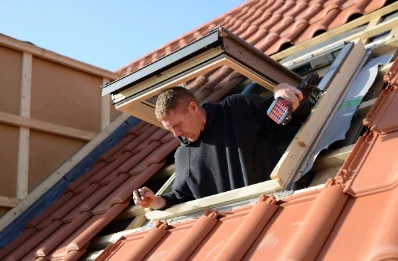 Pose de fenêtres de toit Velux à Bourdelles